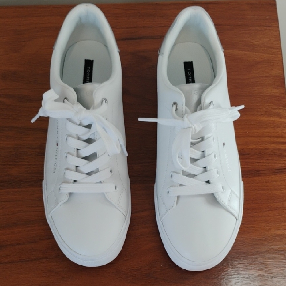 Tommy Hilfiger Classic White Lace-Up Sneakers Women's 8.5